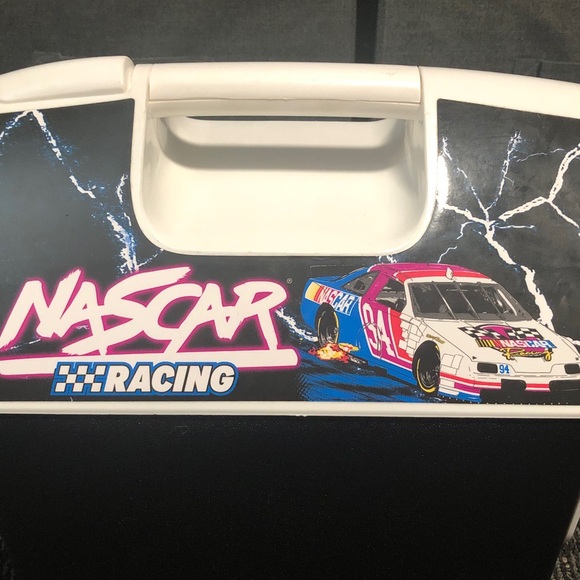 🌸 NASCAR Racing Cooler with Car Design - Picture 3 of 6